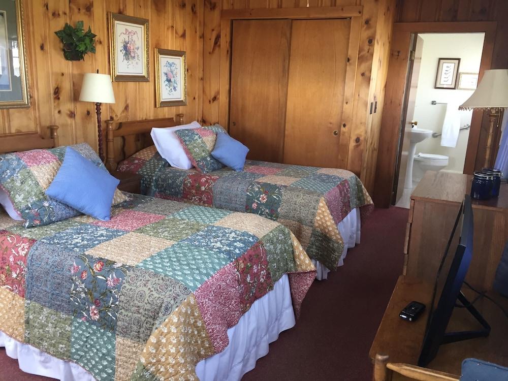 Holiday House Inn photo 40