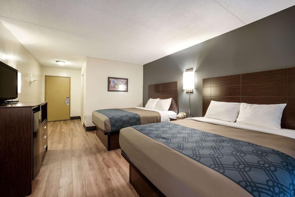 Econo Lodge Darien Lakes photo 48