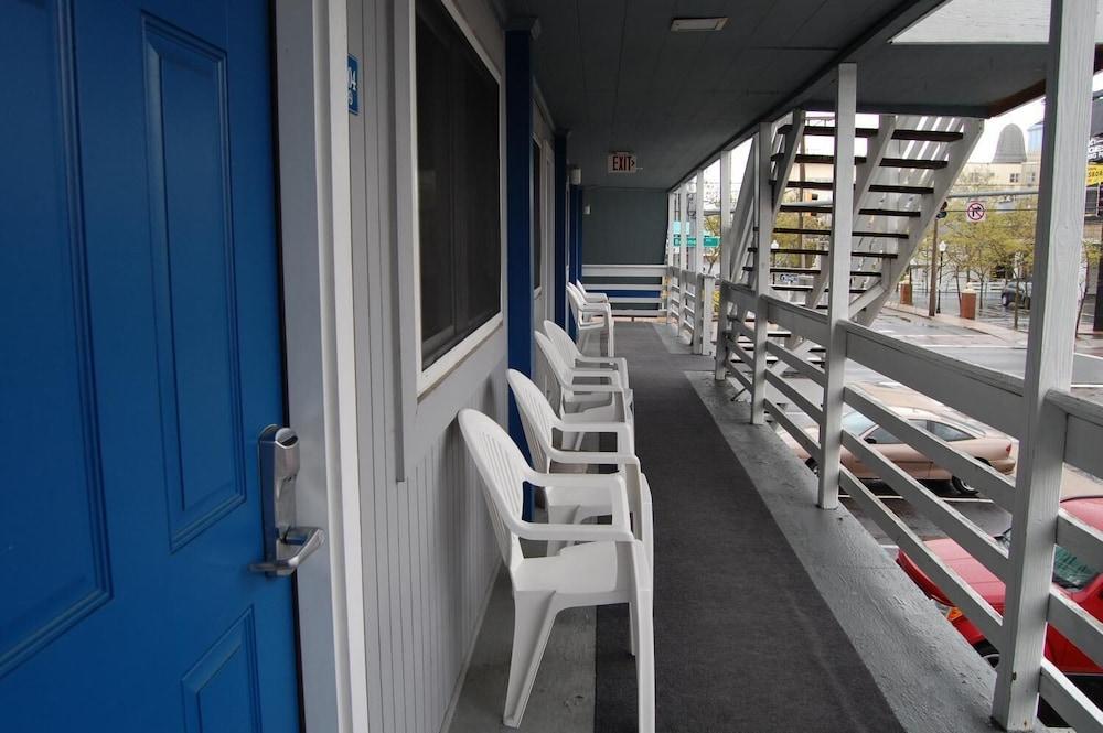Sea Breeze Inn photo 9