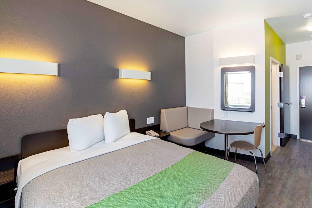 Motel 6 Austin, TX - Airport photo 9