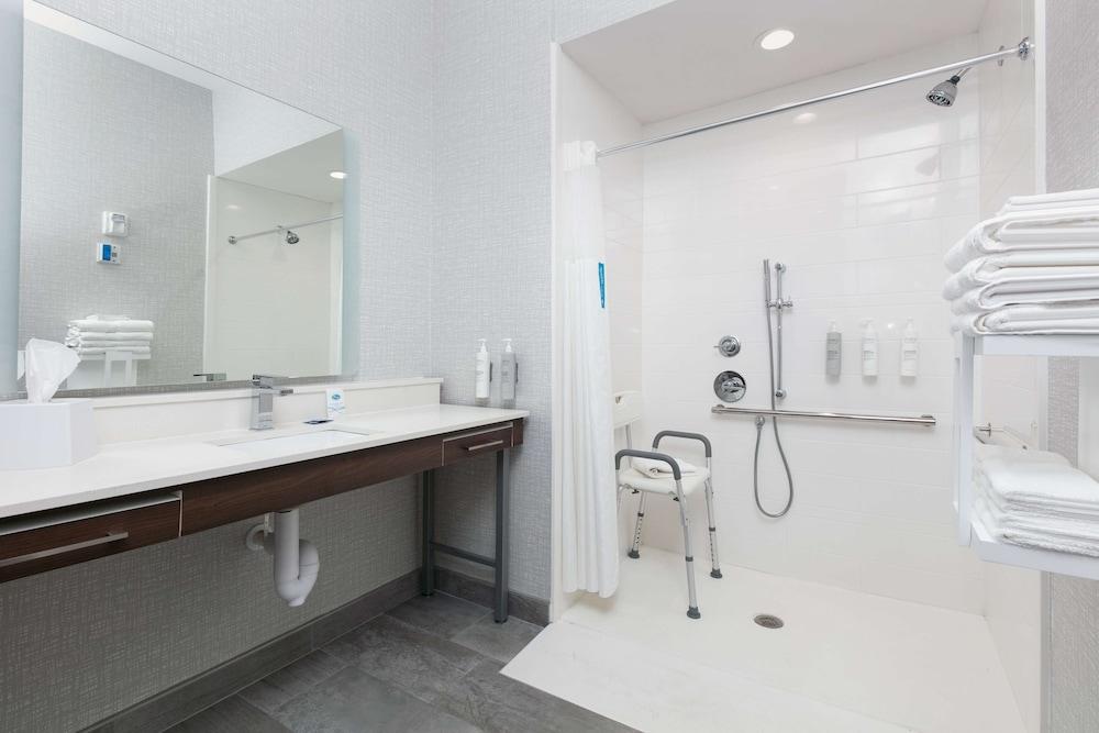Hampton Inn & Suites Port Lavaca photo 9