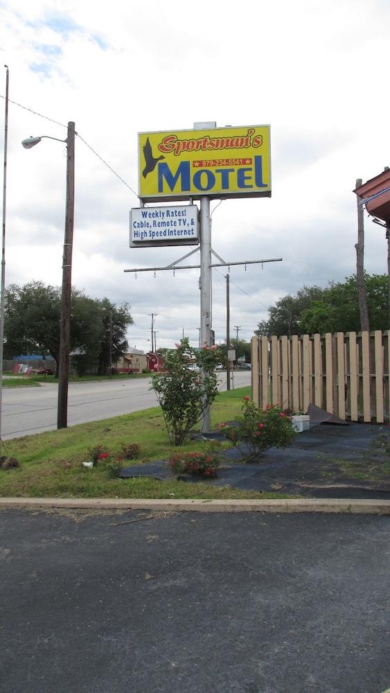 Sportsman Motel photo 15