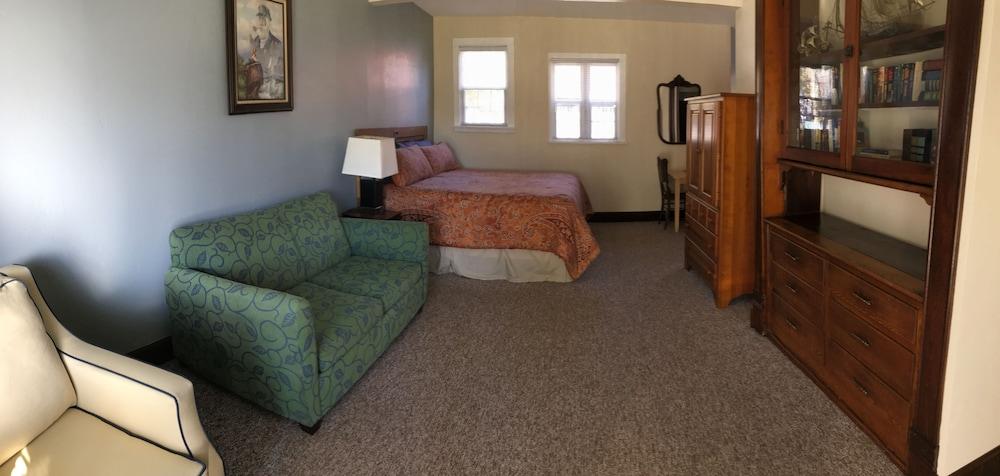 Harbor Light Inn photo 14