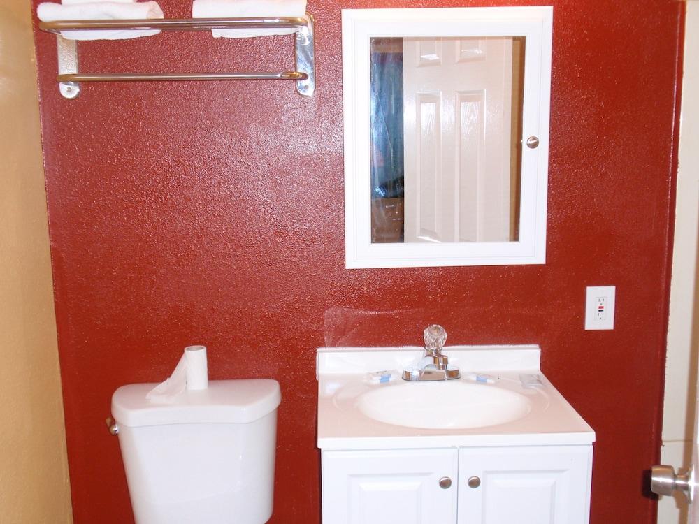 M B Motor Inn photo 13