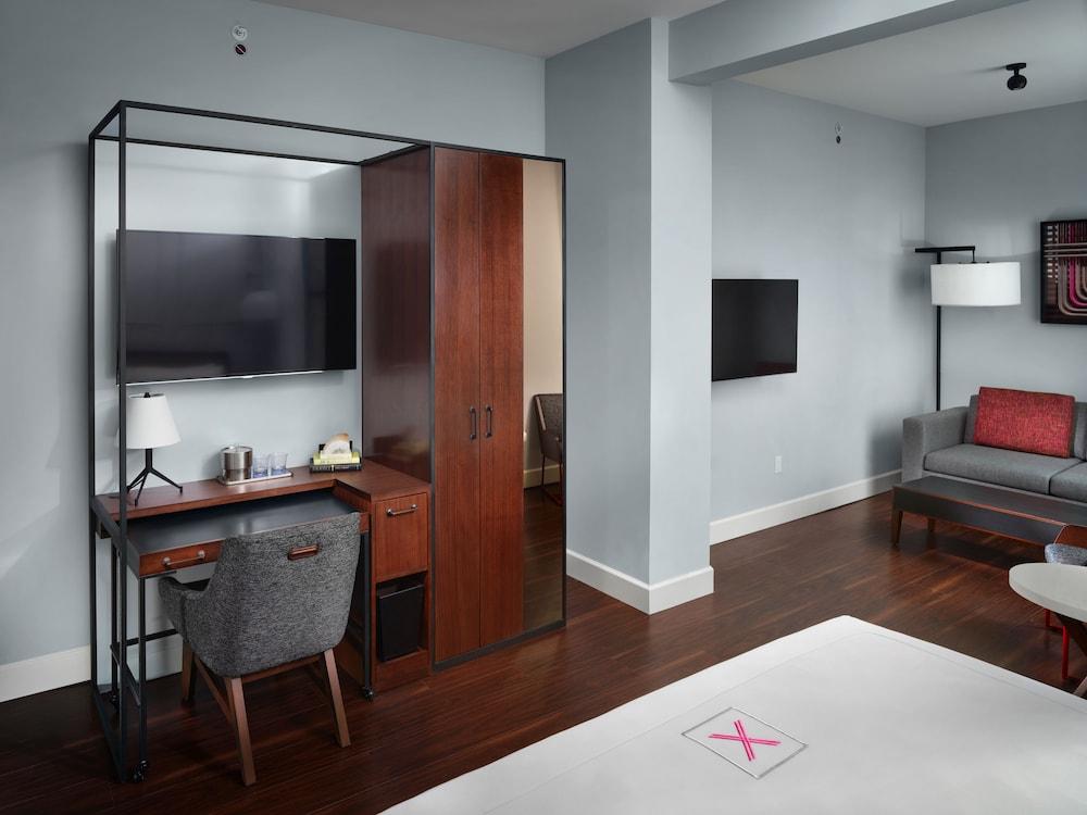 Axiom Hotel photo 6