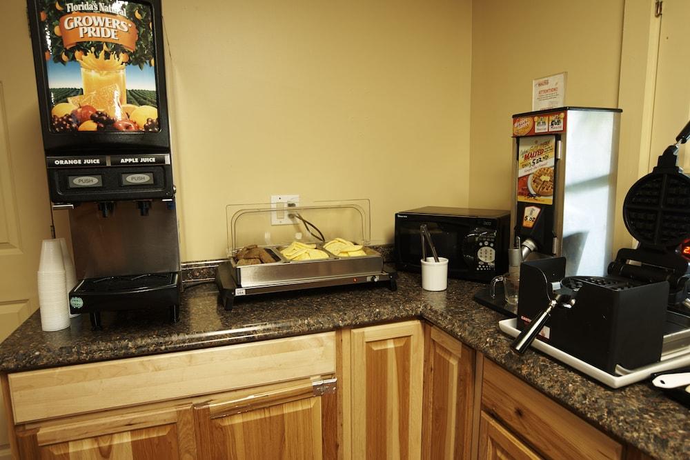 Swiss Chalets Village Inn photo 35