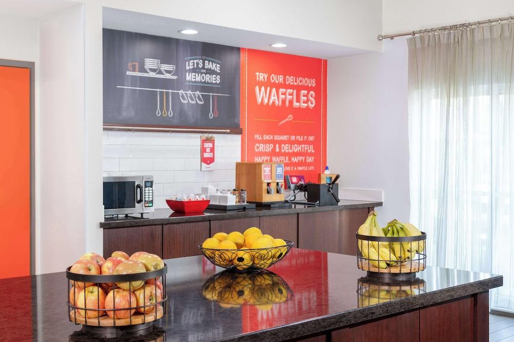 Hampton Inn & Suites Sacramento-Cal Expo photo 38