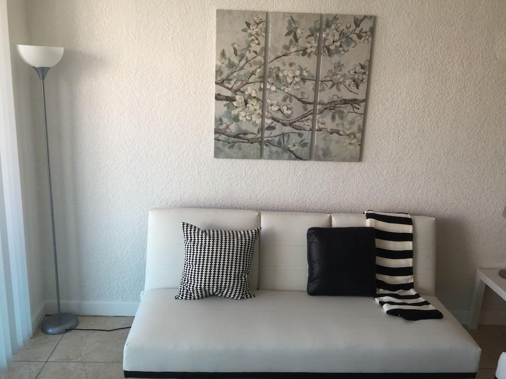 Beach Apartments Hollywood photo 5