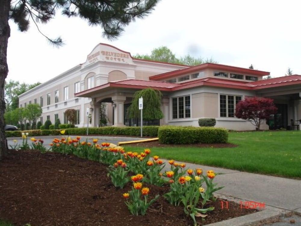 Belvedere Inn photo 42