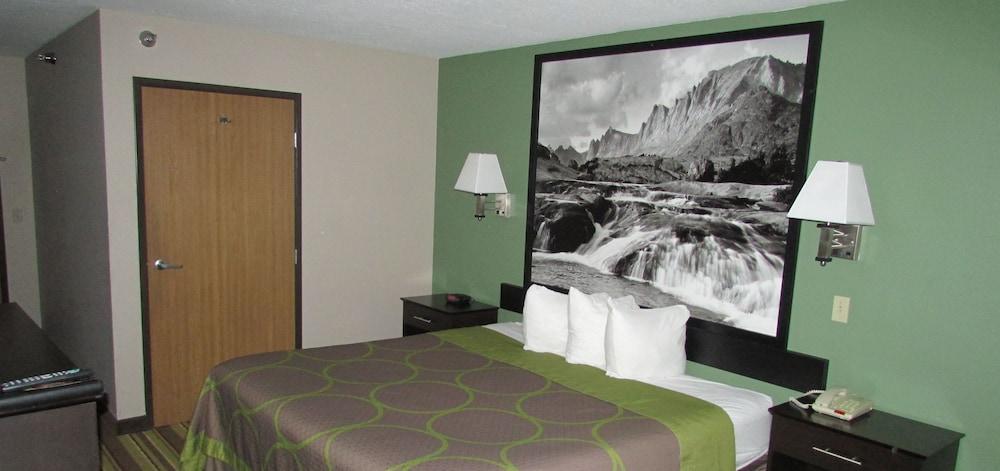 Super 8 by Wyndham Rock Springs photo 9