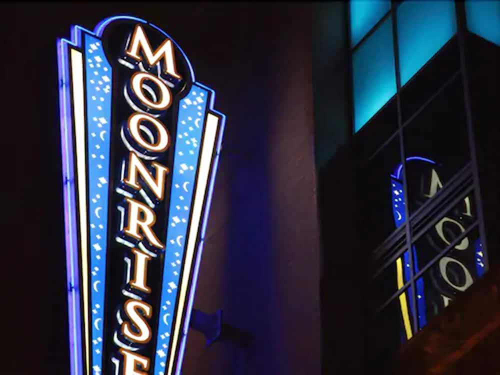 Moonrise Hotel photo 37