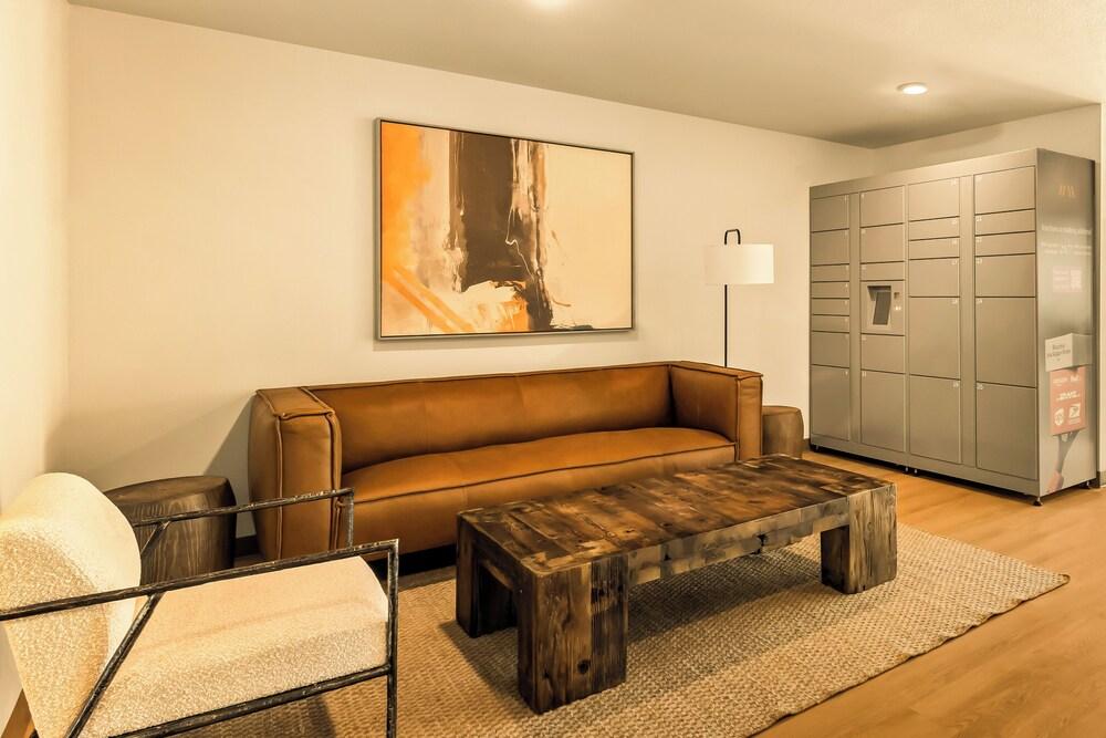 LivAway Suites Phoenix-Surprise photo 11