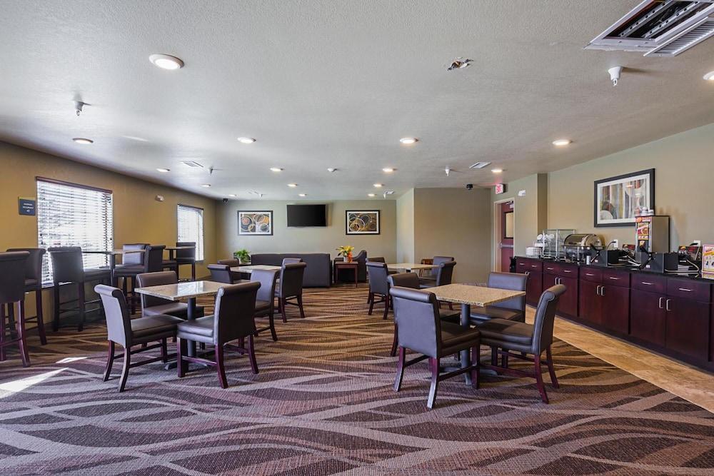 Cobblestone Inn & Suites - Altamont photo 10