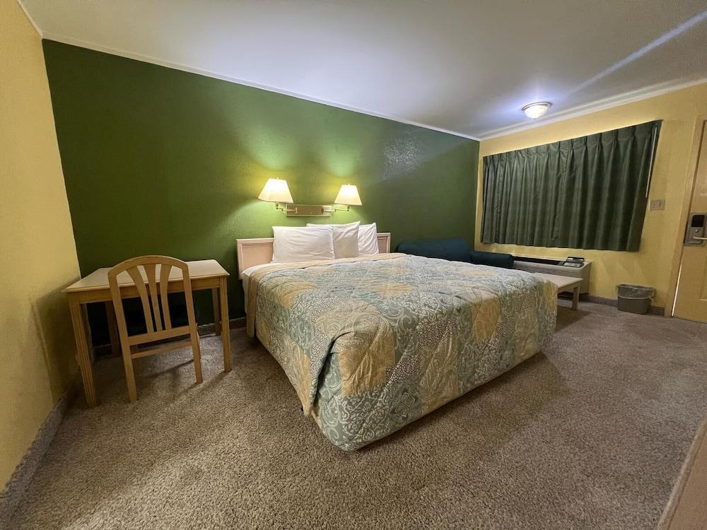 Antler's Inn photo 5