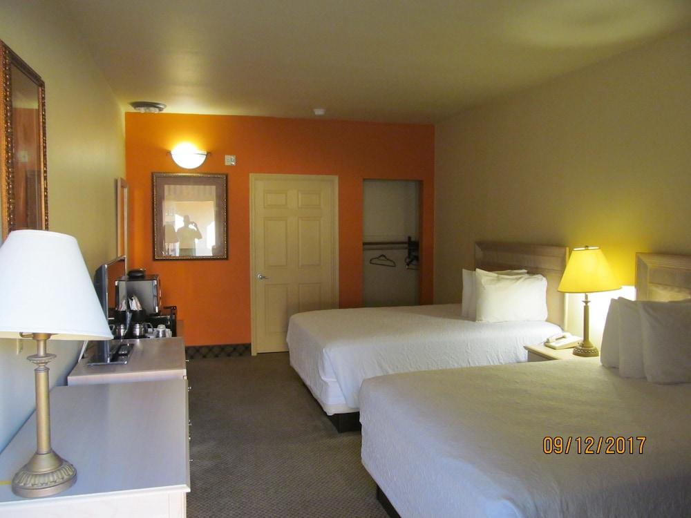 Sunbridge Inn & Suites photo 7