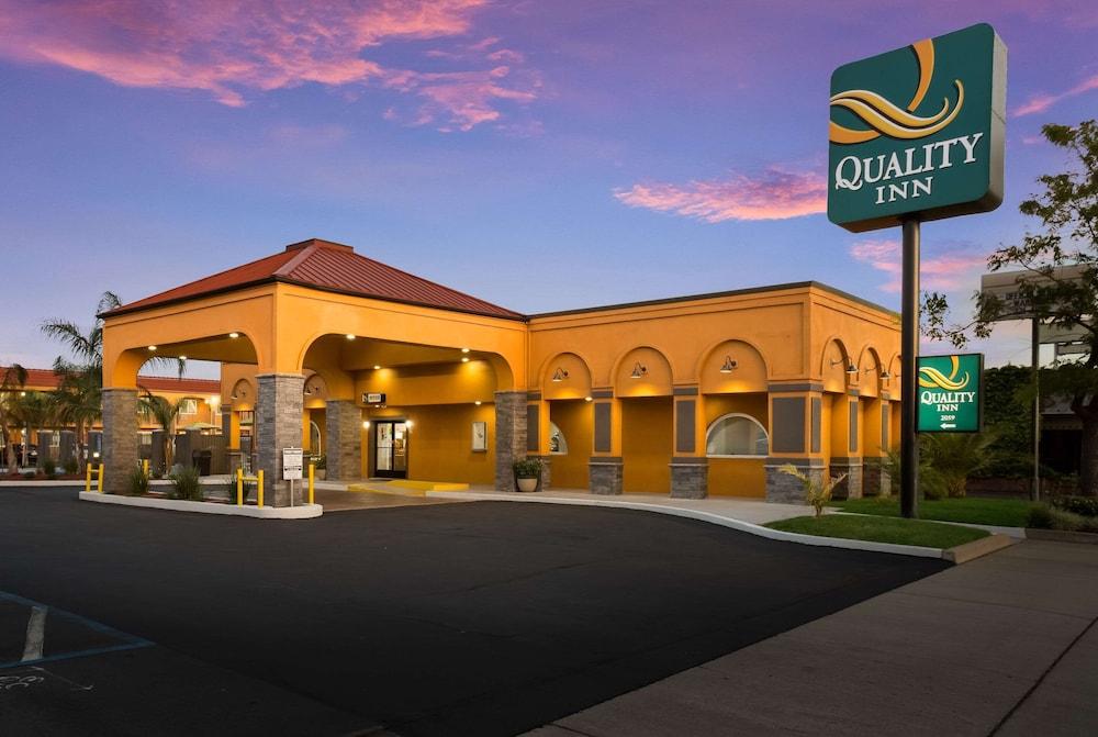 Quality Inn Redding near I-5 photo 1