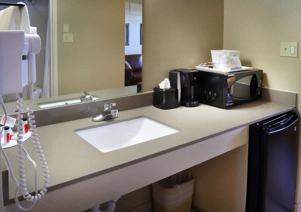 Days Inn & Suites by Wyndham Llano photo 18