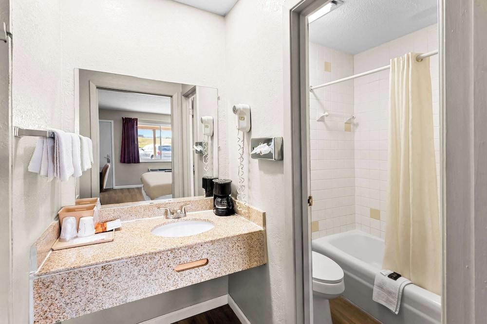 Americas Best Value Inn Marion, OH photo 24