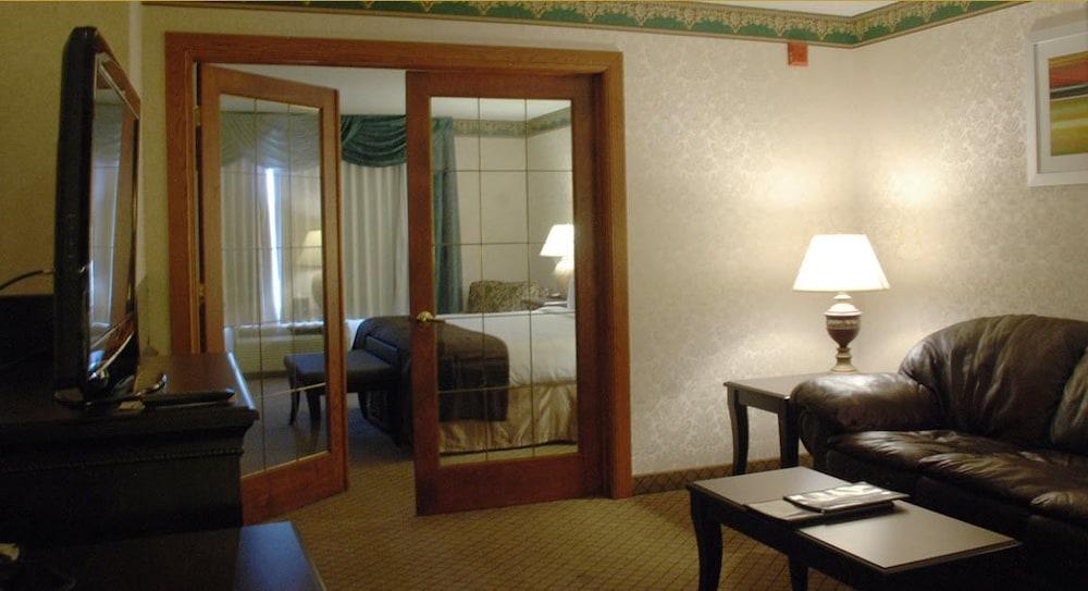 The Plaza Hotel & Suites Winona photo 17