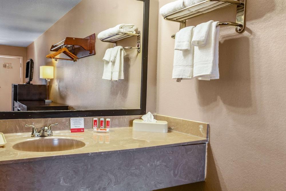 Econo Lodge Meridian South photo 25