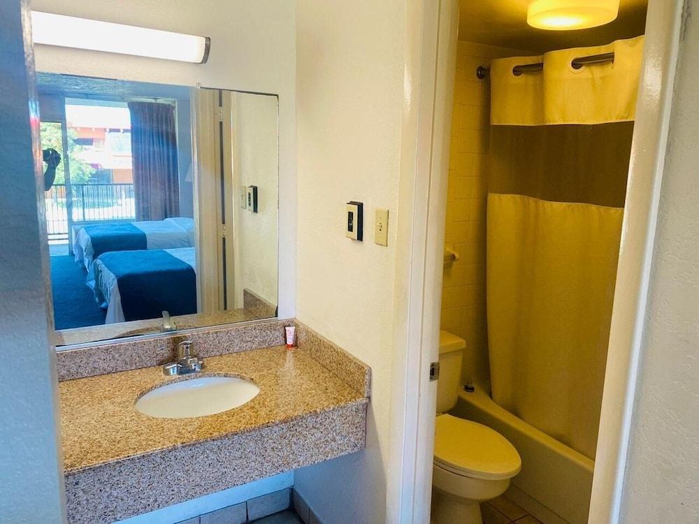 Travel Plaza Motel photo 6