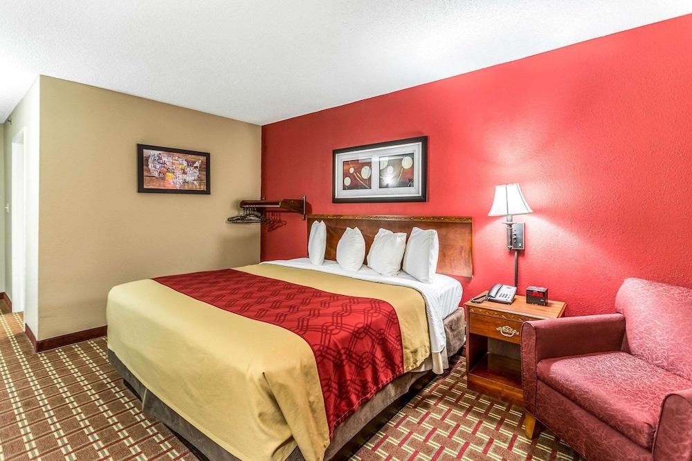 Econo Lodge Shelbyville photo 21