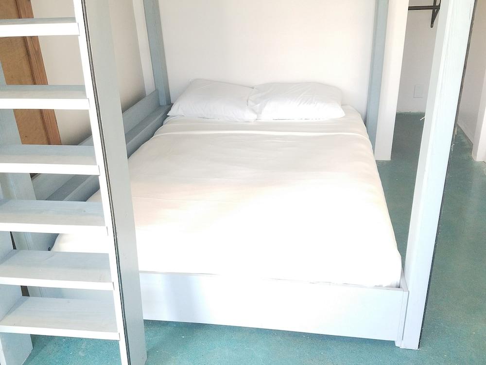 House of Trestles - Hostel photo 8