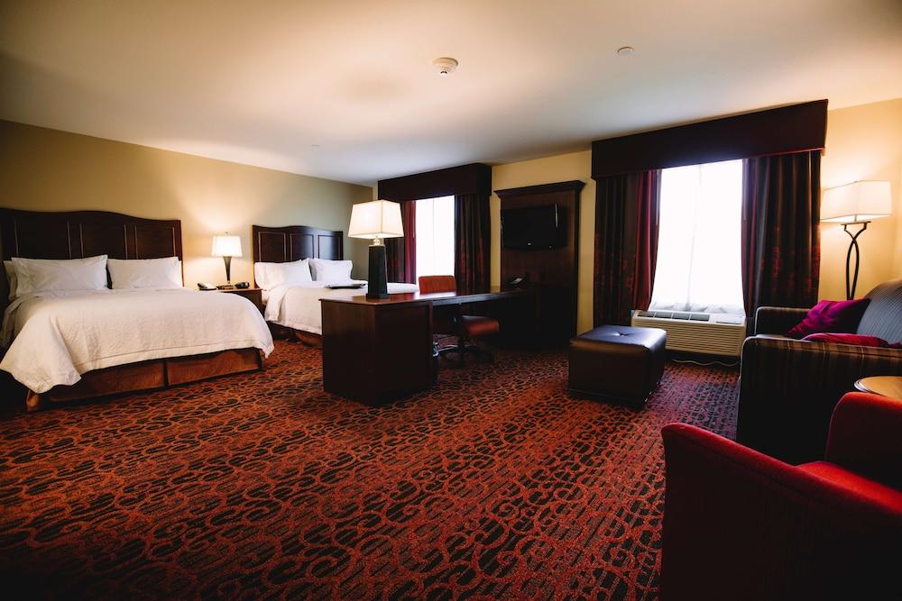Hampton Inn & Suites Minot Airport photo 14