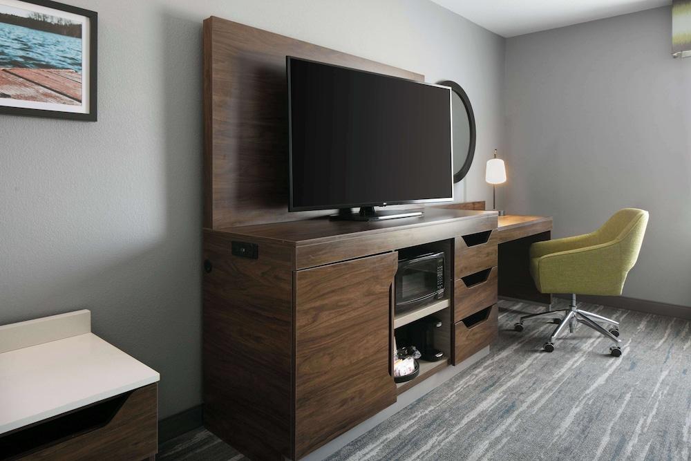 Hampton Inn & Suites Grafton photo 11