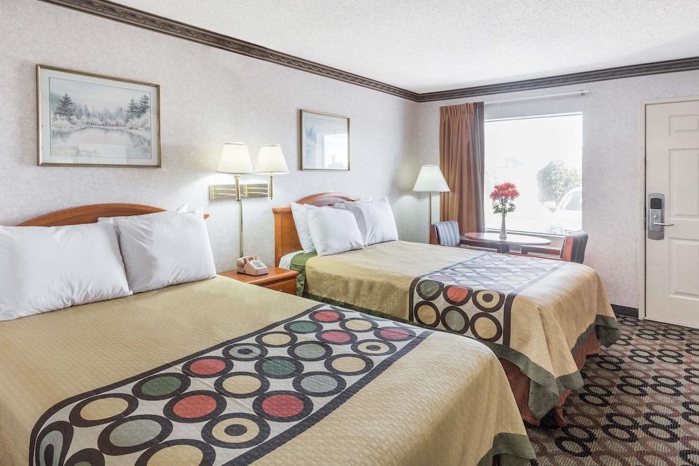 Super 8 by Wyndham Ashburn photo 10