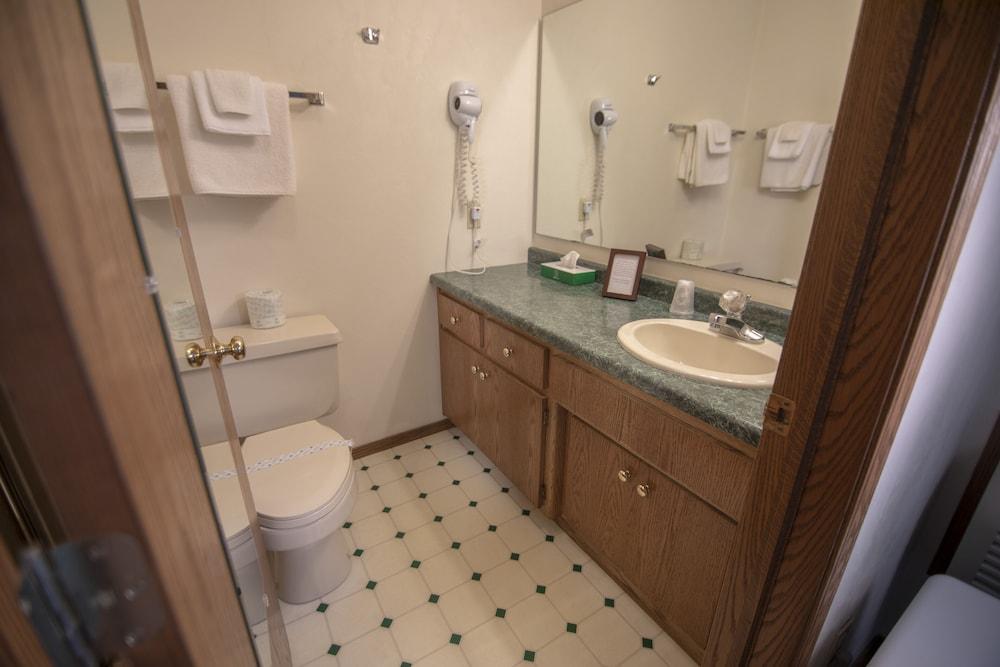 Ridges Inn & Suites photo 15
