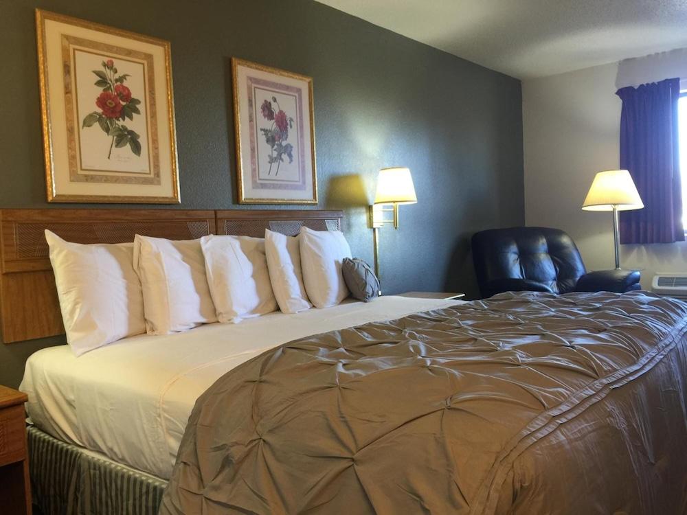 Capital O Amerihost Inn and Suites Fulton Hwy 54 MO photo 8