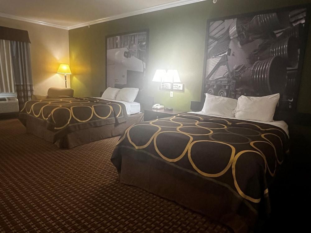 Super 8 by Wyndham IAH West/Greenspoint photo 16