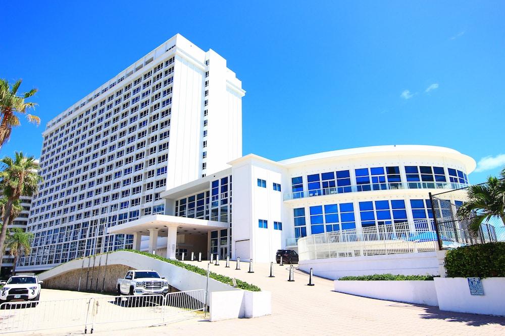 Castle Beach Suites by MiaRentals photo 38