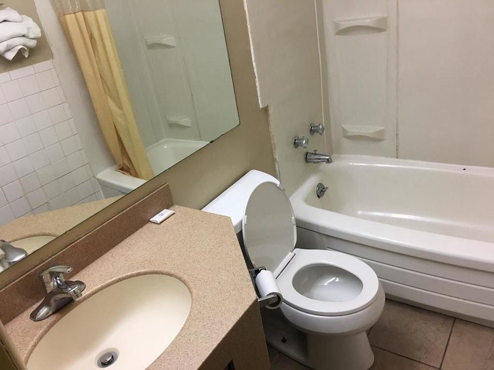 Towne House Motel photo 6