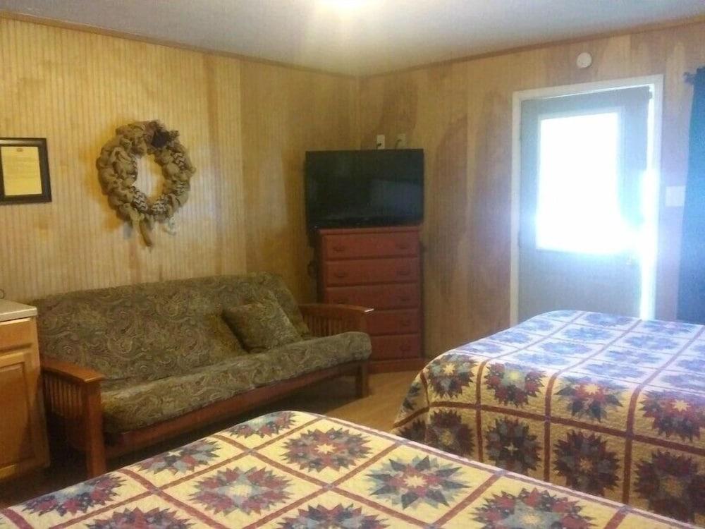 Whispering Creek Lodging & RV Resort photo 21