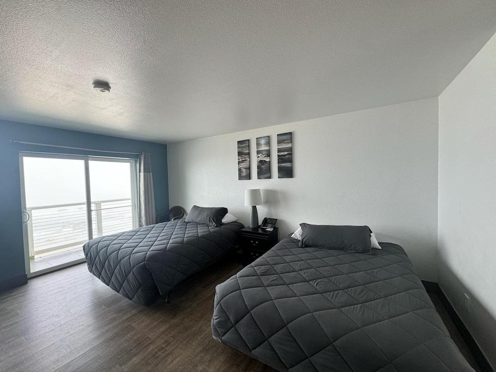 Sunset Oceanfront Lodging photo 40