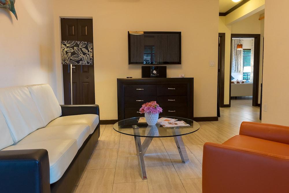 Tradewinds Apartment Hotel photo 53