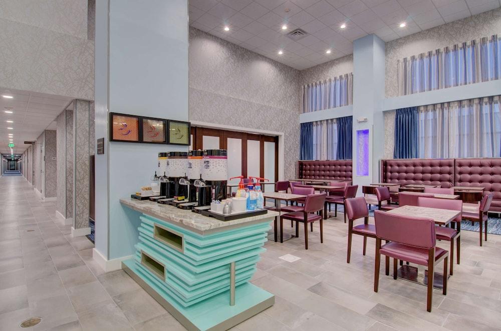 Hampton Inn & Suites Boston/Stoughton photo 35