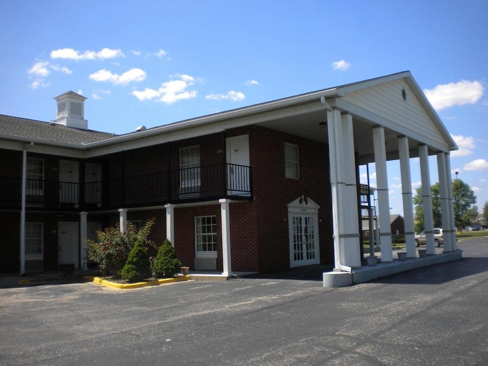 Capital O First Heritage Inn Rantoul IL I 57 photo 22