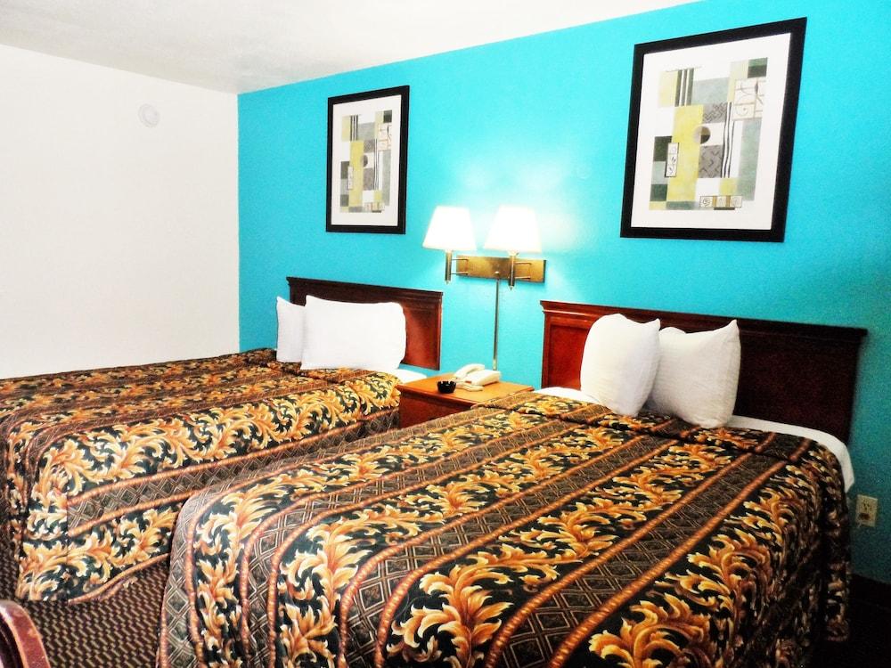 Courtesy Inn photo 3