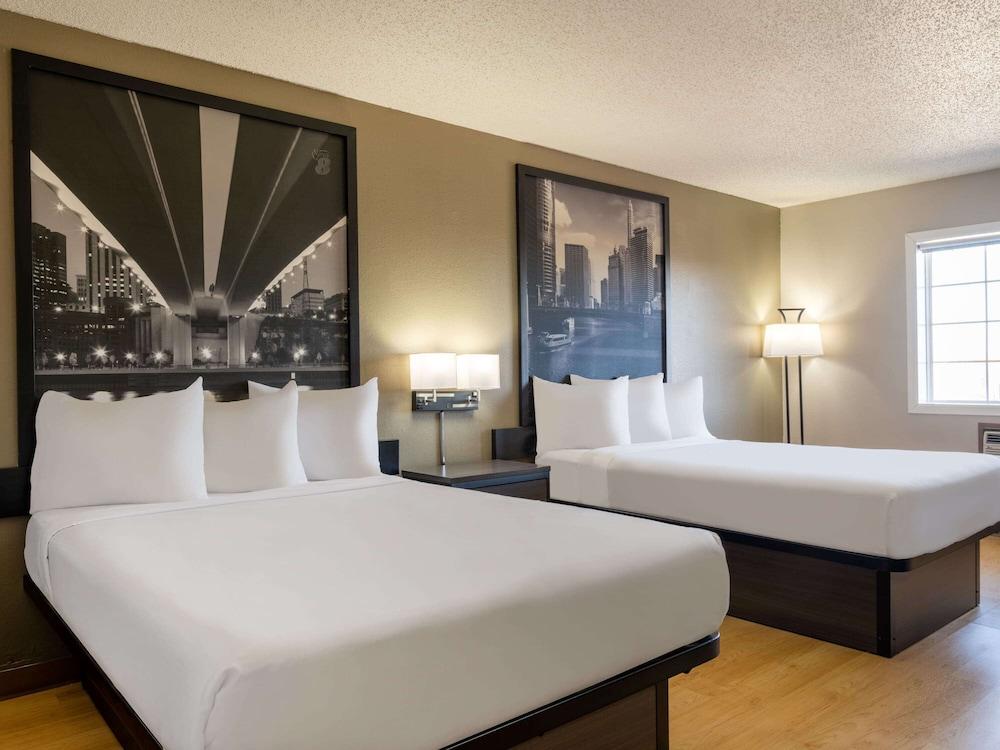 Super 8 by Wyndham Clinton photo 14