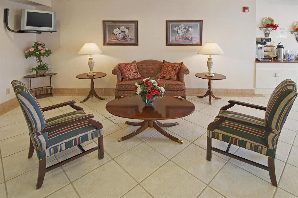 Americas Best Value Inn & Suites McDonough photo 10