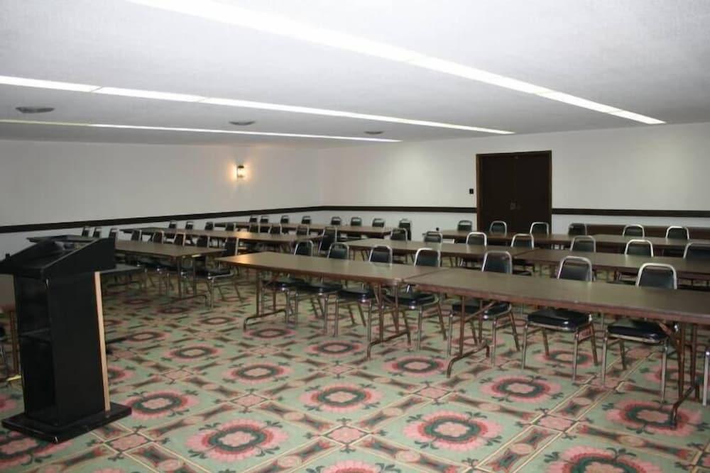 The Holiday Motel & Restaurant photo 3