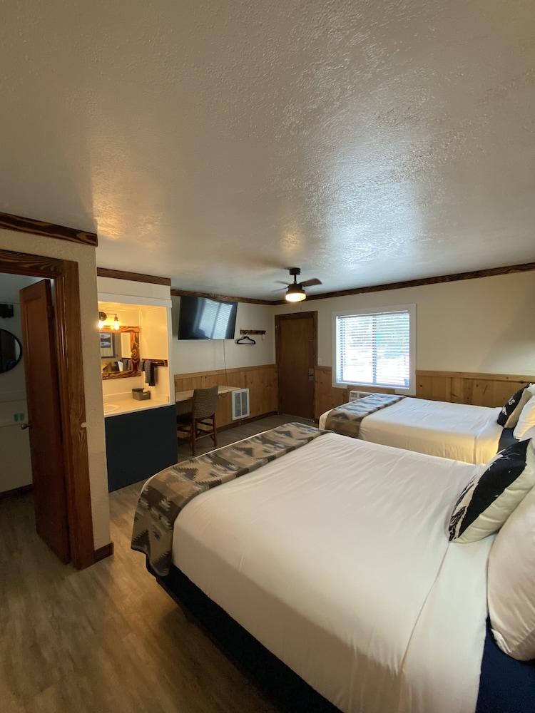 Columbia Point Resort photo 73