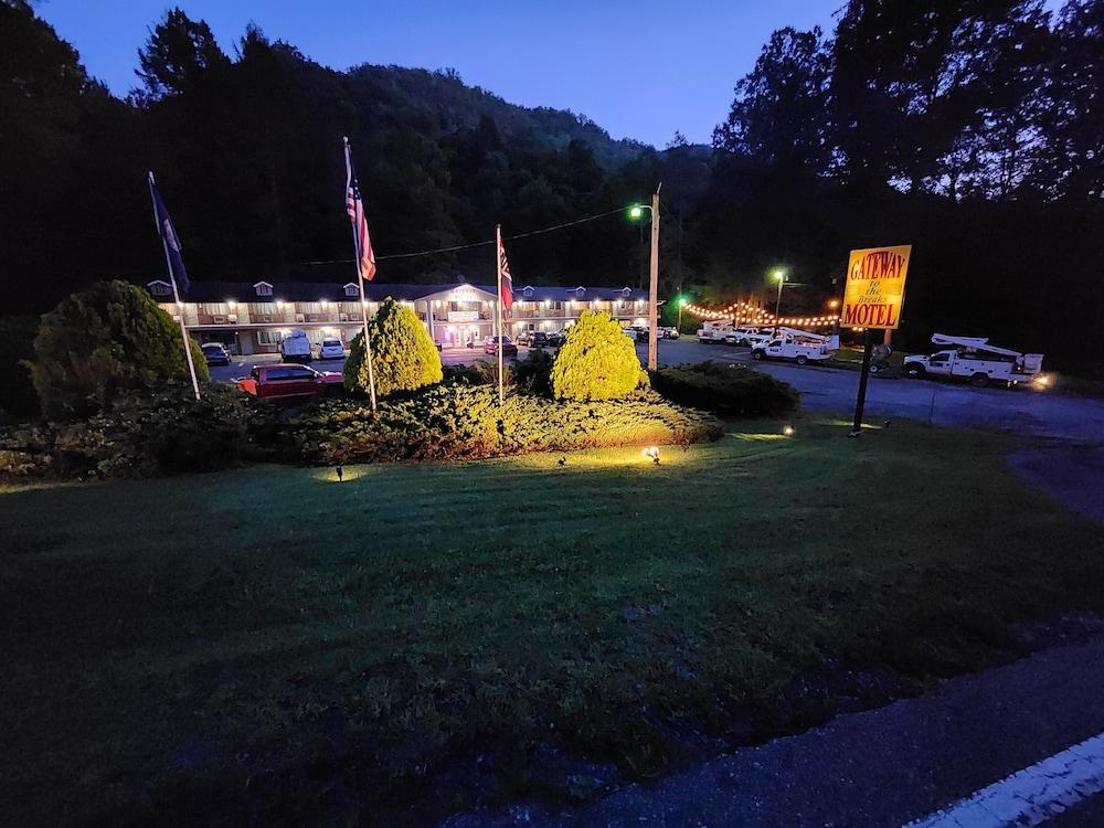 Gateway To The Breaks Motel photo 46
