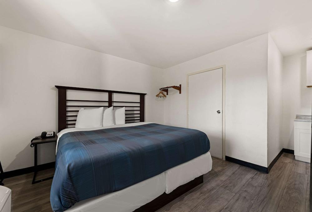 Rodeway Inn Charlotte Independence Blvd. photo 13