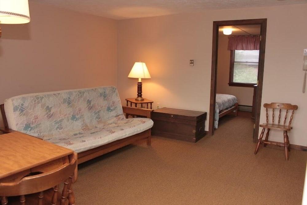 The Villager Motel photo 17