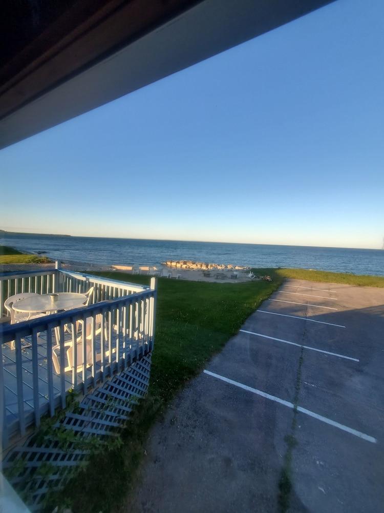 Bayview Lakefront Motel photo 10