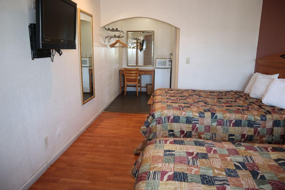Capri Motel photo 9